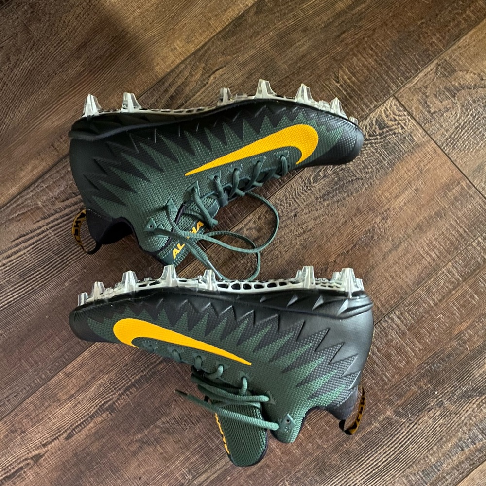 Men’s alpha menace football cleats brand new